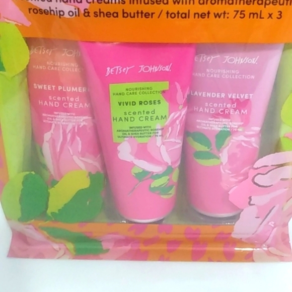 BETSEY JOHNSON 3 PIECE SCENTED HAND CREAM SET PLUMERIA ROSEHIP LAVENDER … - Picture 2 of 7
